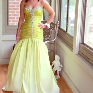 Mermaid prom dress w/ crystal details & corset bac